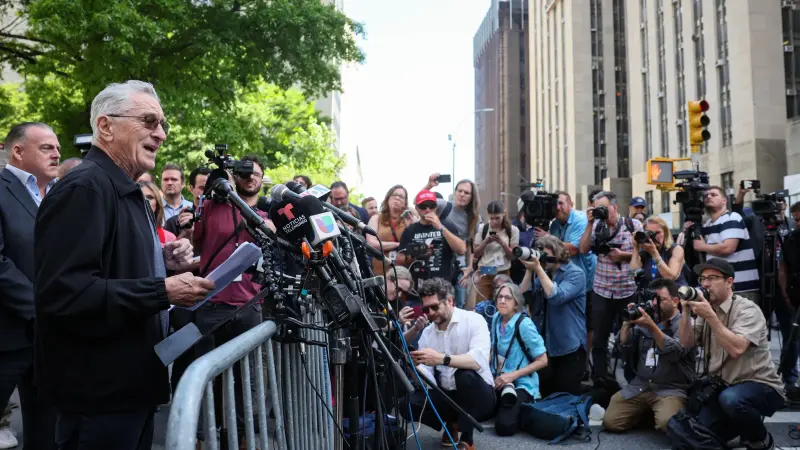 بعد أن وصف ترامب بـ "المهرج".. أزمة بين روبرت دي نيرو ورابطة المذيعين في أميركا