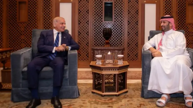 تفاصيل لقاء ولي العهد السعودي برئيس وزراء باكستان