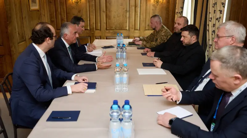 فيديو - زيلينسكي يلتقي بالمعارض الإيراني بهلوي