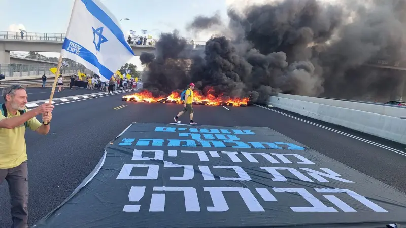 فيديو - احتجاجات حاشدة في إسرائيل تطالب بإطلاق سراح الأسرى وإنهاء الحرب