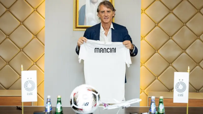 السد يعلن التعاقد مع روبيرتو مانشيني مدربا للفريق لموسمين ونصف