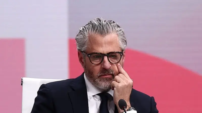 هل يطيح التدقيق المتزايد برئيس أولمبياد لوس أنجلوس؟