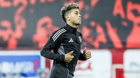 related_news_inside_blogsأزمة أداء في الأهلي رغم الفوز.. شوبير يحذر من تكرار سيناريو منسي مع إمام عاشور