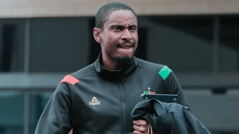 فضيحة غير متوقعة.. لماذا تم توقيف رولاني موكوينا بمطار الجزائر؟