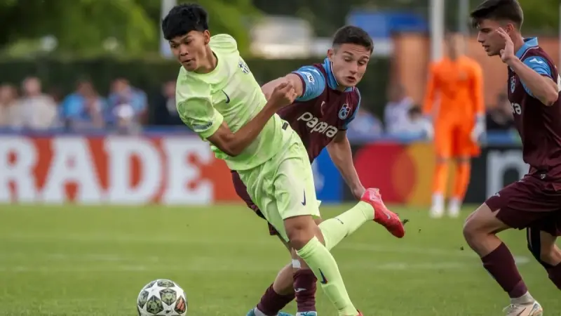 لابورتا يُبدي انزعاجه بشأن رحيل نجم لاماسيا إلى باريس سان جيرمان