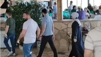 related_news_inside_blogsفيديو - الرئيس السوري يظهر برفقة زوجته في أحد مطاعم بلودان
