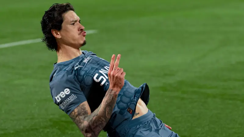 الدوري السعودي - الهلال يعتلي الصدارة بالفوز على ضمك