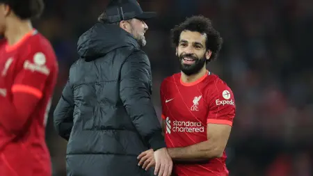 رحيل محمد صلاح.. كلوب يحسم مصير الفرعون المصري