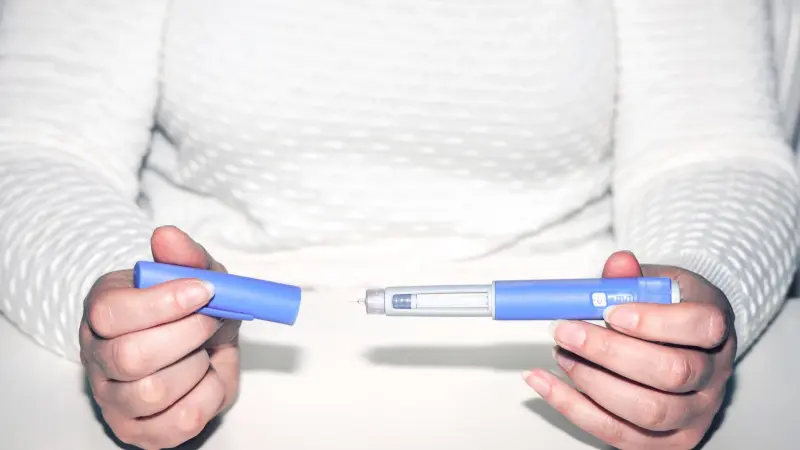 هل إبر ساكسندا تؤثر على الدورة الشهرية؟