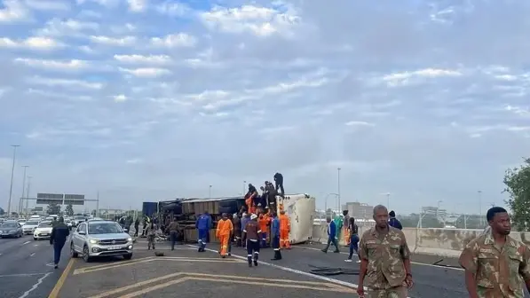 فيديو - حادث مروّع يودي بحياة 12 شخصا في جوهانسبرغ