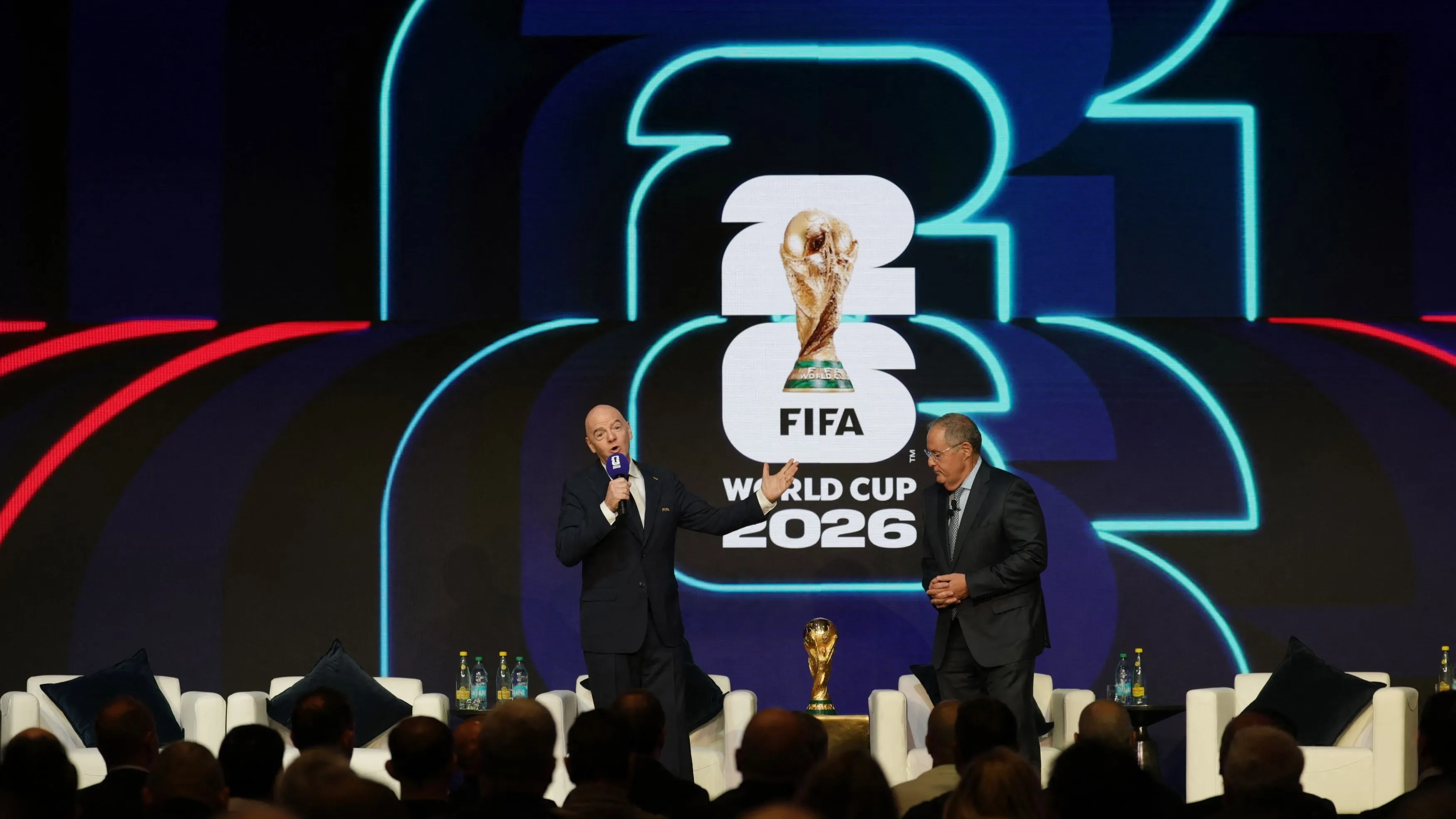 من الدوحة إلى واشنطن... "حَوِّل" 