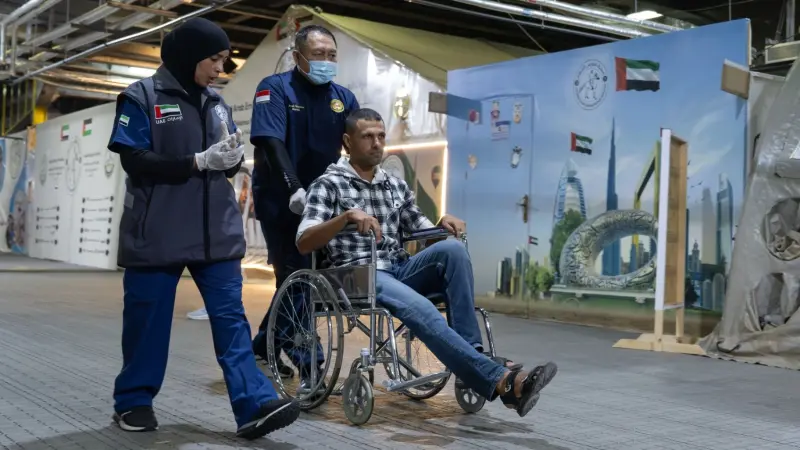 المستشفى الإماراتي العائم في العريش يستقبل 11 حالة جديدة من غزة