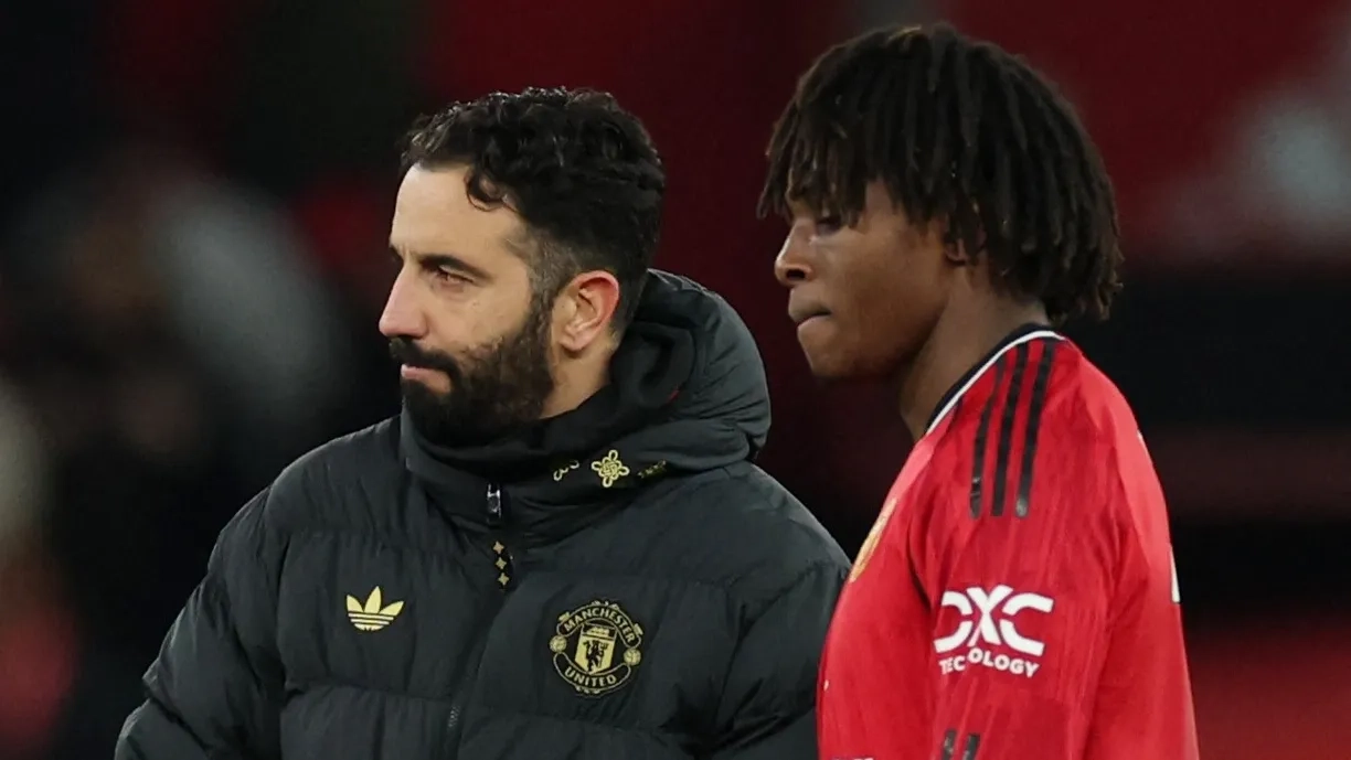 نجم مانشستر يونايتد الأسبق ينتقد الأداء تحت قيادة أموريم بقسوة 