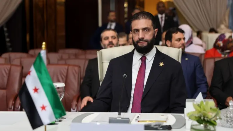 "وأنفا حميا تجتنبك المظالم".. بيت شعر يتصدر كلمة أحمد الشرع في الدوحة