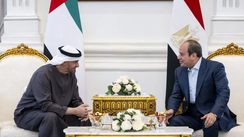 رئيس الإمارات يبحث مع نظيره المصري في العلمين العلاقات بين البلدين