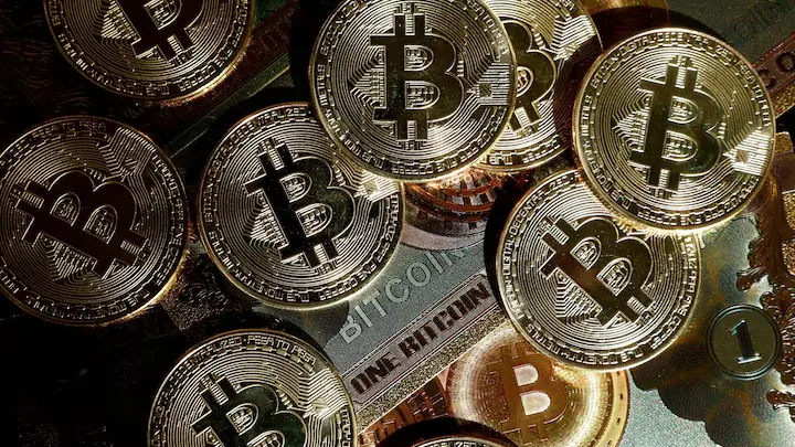 من 82 إلى 79 ألف دولار.. الفائدة الأميركية تعيد الضغط على بيتكوين