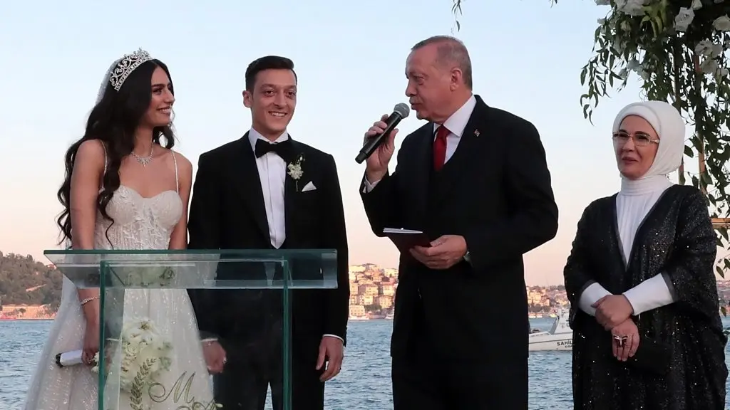 إردوغان كان إشبين أوزيل في زفافه (إكس)