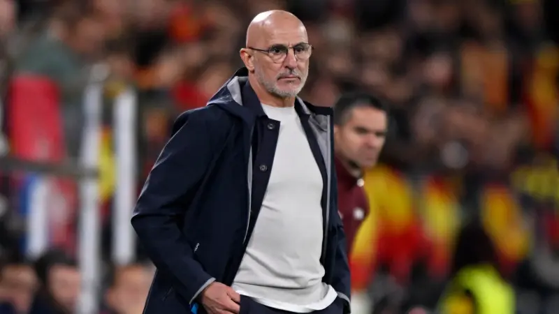 دي لا فوينتي يتحدى برشلونة ويؤكد اختيار أفضل تشكيلة لمنتخب إسبانيا لمواجهة مصر