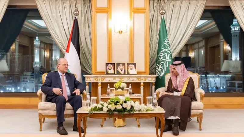 وزير الخارجية السعودي ورئيس الوزراء الفلسطيني يبحثان التطورات في غزة