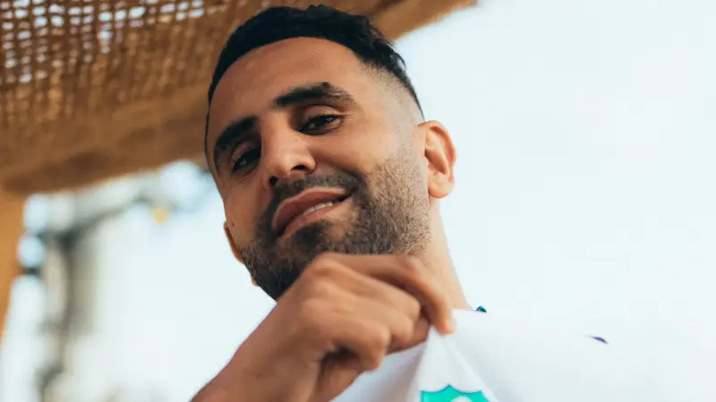 الدوري السعودي - رياض محرز يودع جماهير الأهلي في رسالة متأخرة