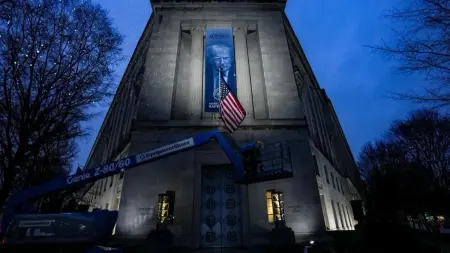 related_news_inside_blogsصورة لترامب على مبنى وزارة العدل تثير جدلا واسعا.. ما القصة؟