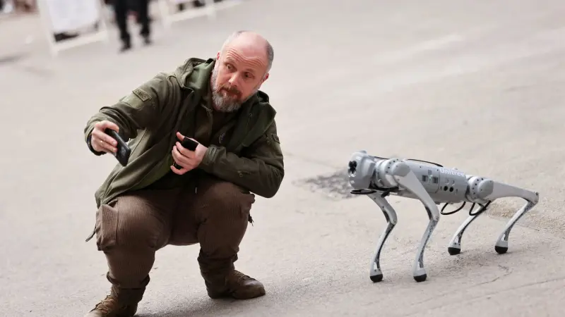 المكسيك تستعين بكلاب روبوتية لتعزيز الأمن خلال مونديال 2026