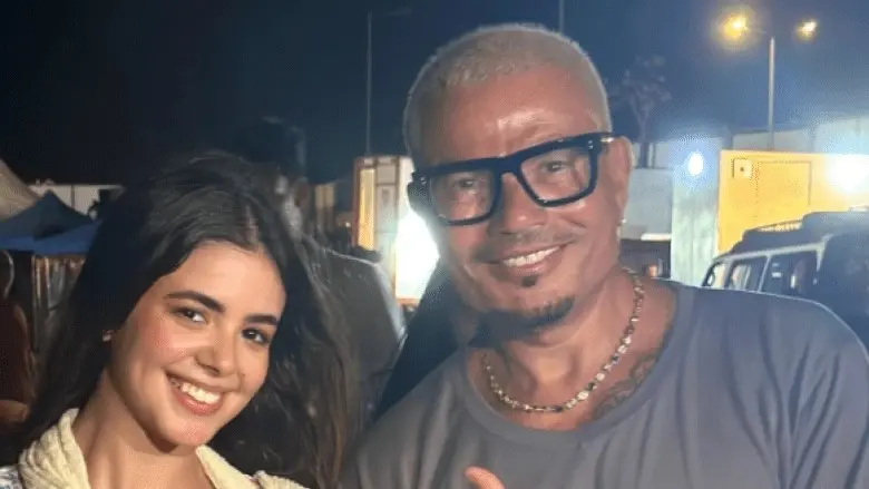 ما حقيقة ارتباط عمرو دياب ولجين خليفة؟ تصغره بـ41 عامًا