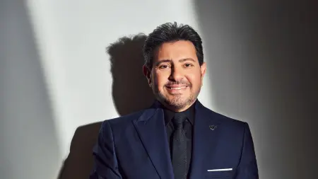 بعد شائعات وفاته.. إليك تفاصيل الحالة الصحية للفنان هاني شاكر