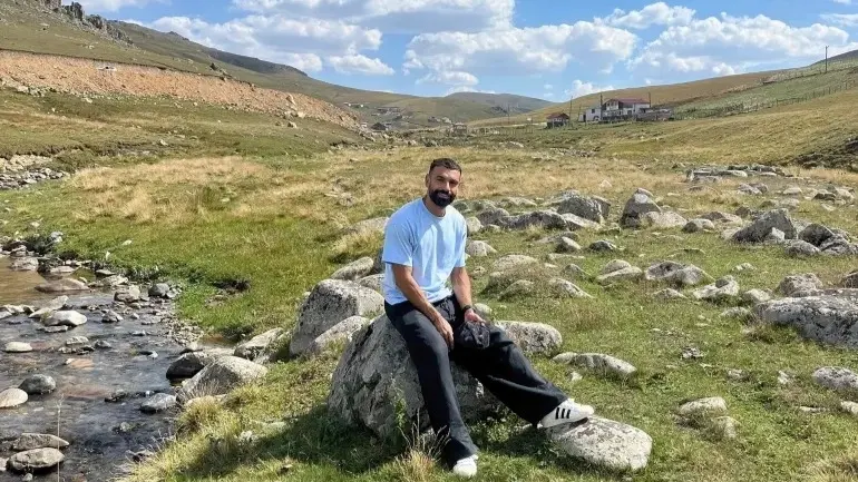 فيديو - طوابير طويلة.. صخرة محمد صلاح تتحول إلى "مزار" في تركيا