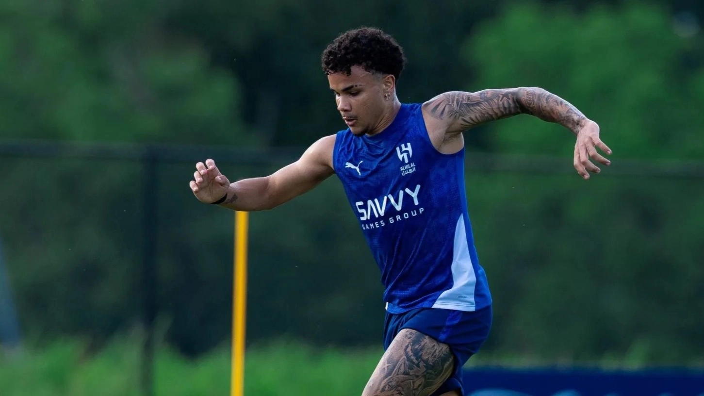 بعد أزمة الديربي.. الهلال يفتح أبواب الرحيل أمام كايو سيزار 