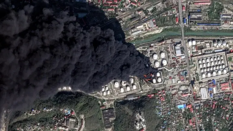 فيديو - اندلاع حريق هائل في مصفاة نفط بالعراق