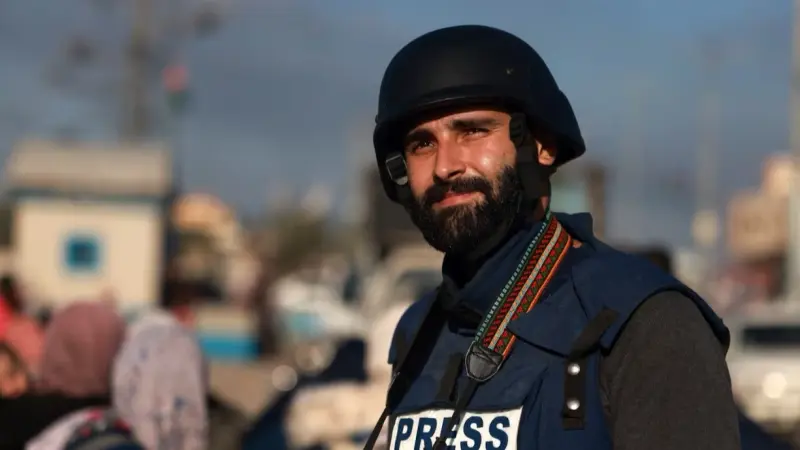 بعد توثيق مآسي غزة.. معتز عزايزة يبدأ حياة جديدة في نيويورك