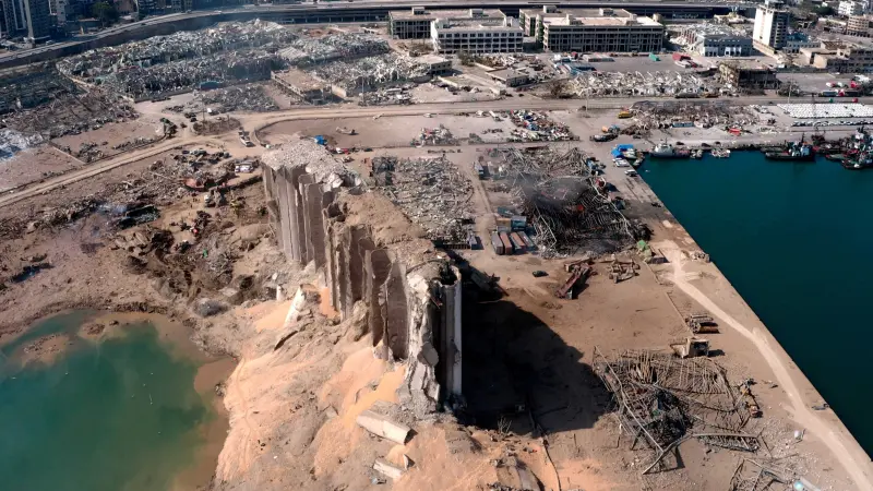 المحقّق بانفجار مرفأ بيروت يستجوب 2 من المدعى عليهم