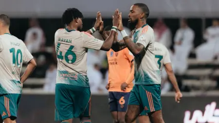 الدوري السعودي - الأهلي يتعثر في فخ التعادل مع الفيحاء وسط جدل تحكيمي