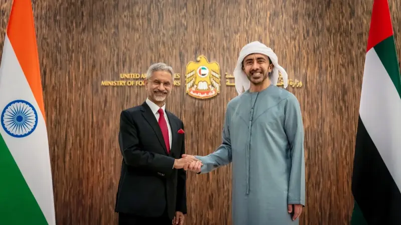 عبدالله بن زايد يستقبل وزير الشؤون الخارجية في الهند