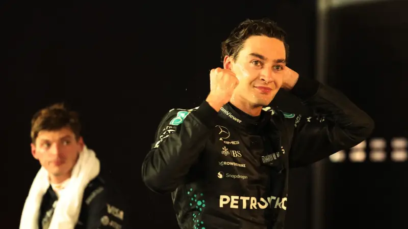 فورمولا 1 – راسل يهزم فرستابن في سنغافورة ومكلارين تتوج بلقب الصانعين