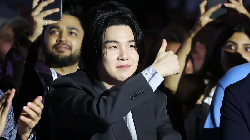 بسبب الخدمة العسكرية.. نجم "بي تي إس" يغيب عن جمهوره لعامين