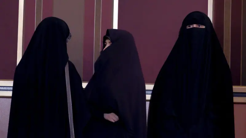 البرلمان الإيراني يدعو لمزيد من الصرامة ضد مخالفات قانون الحجاب