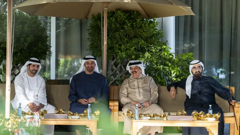 رئيس دولة الإمارات يلتقي ملك البحرين بحضور محمد بن راشد