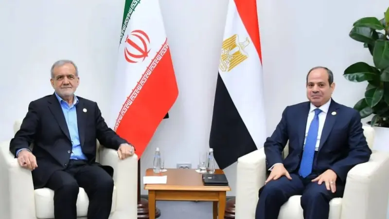 السيسي وبزشكيان يبحثان هاتفيا الملف النووي الإيراني والتوترات الإقليمية