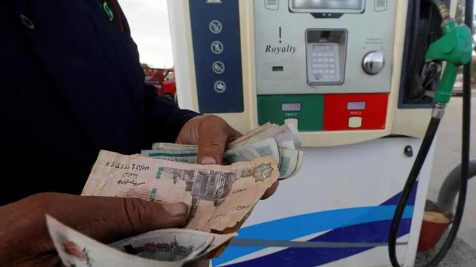 أسعار البنزين اليوم في مصر عند مستوياتها الرسمية (رويترز) أسعار البنزين اليوم في مصر عند مستوياتها الرسمية (رويترز)