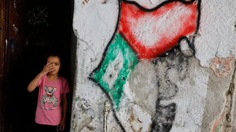 898 حاجزاً عسكرياً.. شبكة خنق إسرائيلية تحوّل الضفة إلى سجن مفتوح