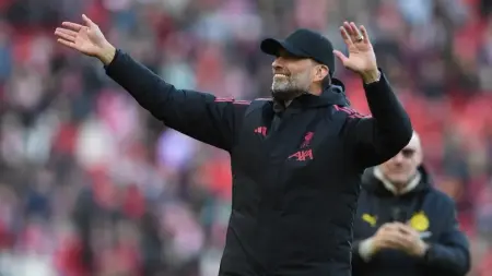 related_news_inside_blogsفيديو - كلوب يعود إلى ملعب أنفيلد وسط أفراح جماهير ليفربول.. ما القصة؟