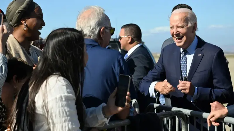 بايدن يقدّم دعما "تاريخيا" لعمال قطاع صناعة السيارات المضربين