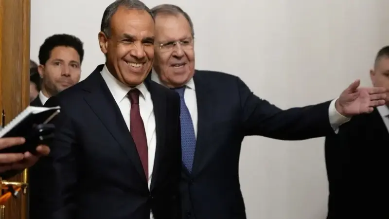 فيديو - وزير الخارجية الروسي يمازح مترجم نظيره المصري.. هل أخطأ في اسمه؟