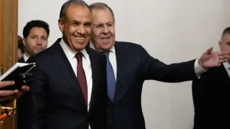 related_news_inside_blogsفيديو - وزير الخارجية الروسي يمازح مترجم نظيره المصري.. هل أخطأ في اسمه؟