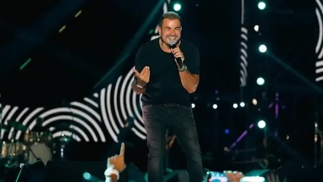 تصريحات عمرو دياب في حفل العقبة تُثير جدلا في العراق