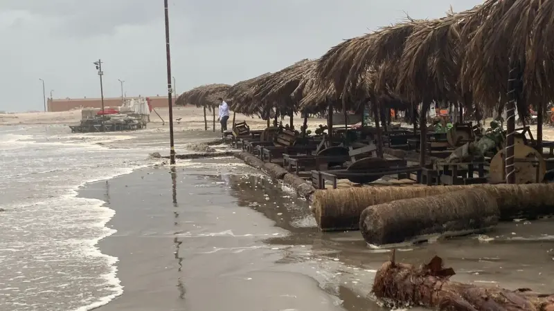 أمواج عاتية وأمطار غزيرة.. مدن مصرية ترفع درجة الاستعداد القصوى