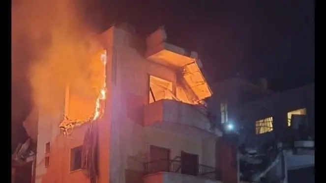 فيديو - بينهم عائلة بكاملها.. مقتل وجرح العشرات بغارات إسرائيلية على شرق لبنان