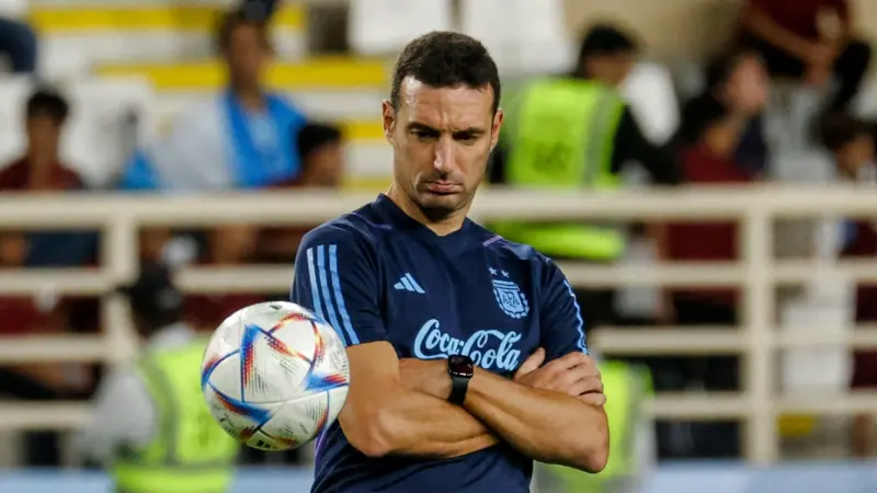 سكالوني يثير الشكوك حول مستقبله في تدريب منتخب الأرجنتين